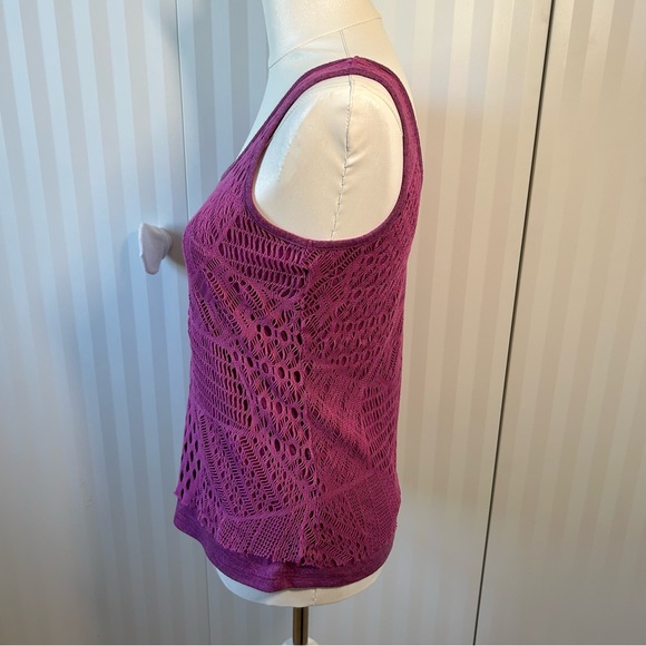 Maurices purple pink boho crochet-style mesh overlay tank top Size S - Picture 3 of 8